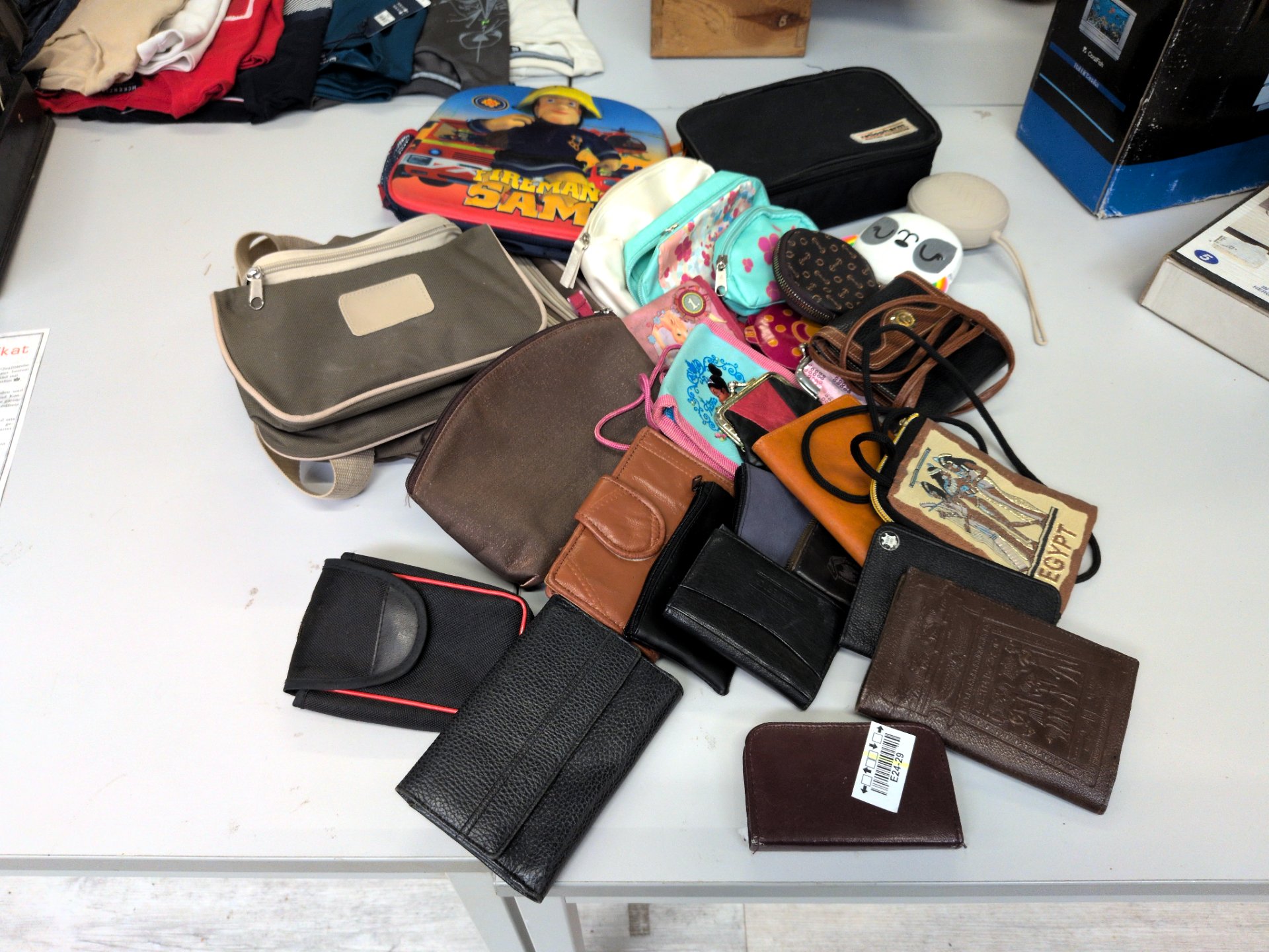 Los 266 – 1 Posten Geldbörsen und kleine Taschen, teilweise Leder
