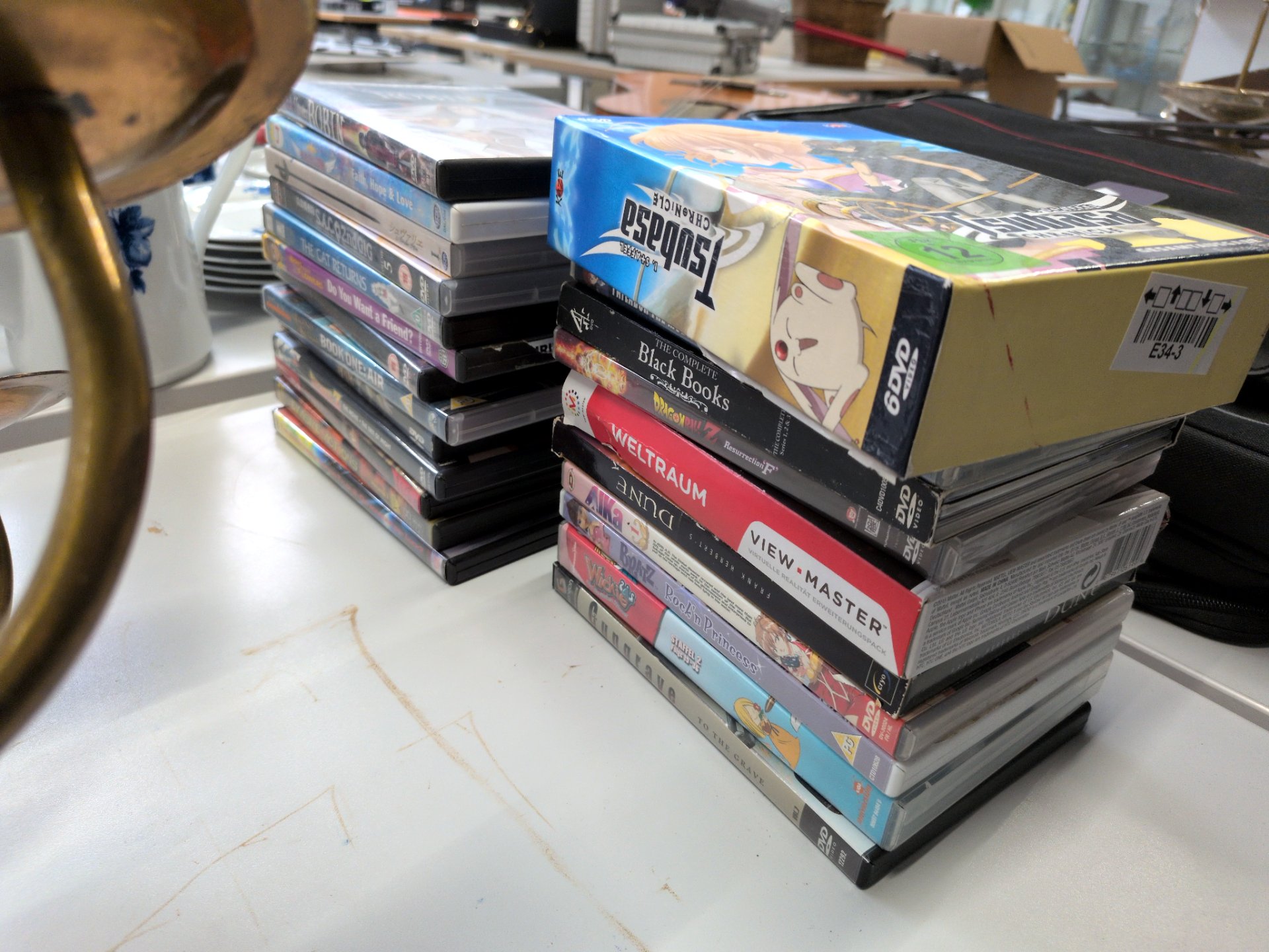 Los 235 – 1 Posten DVDs, Manga + Anime
