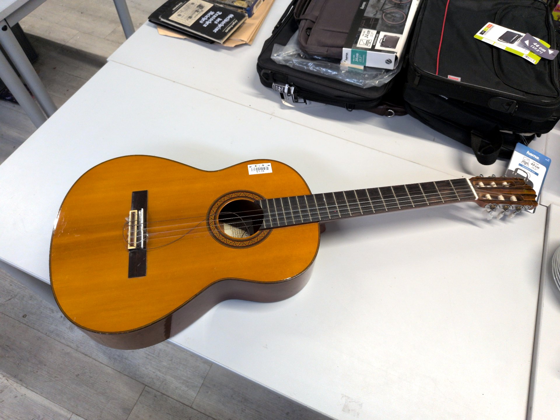 Los 243 – 1 Gitarre Yamaha