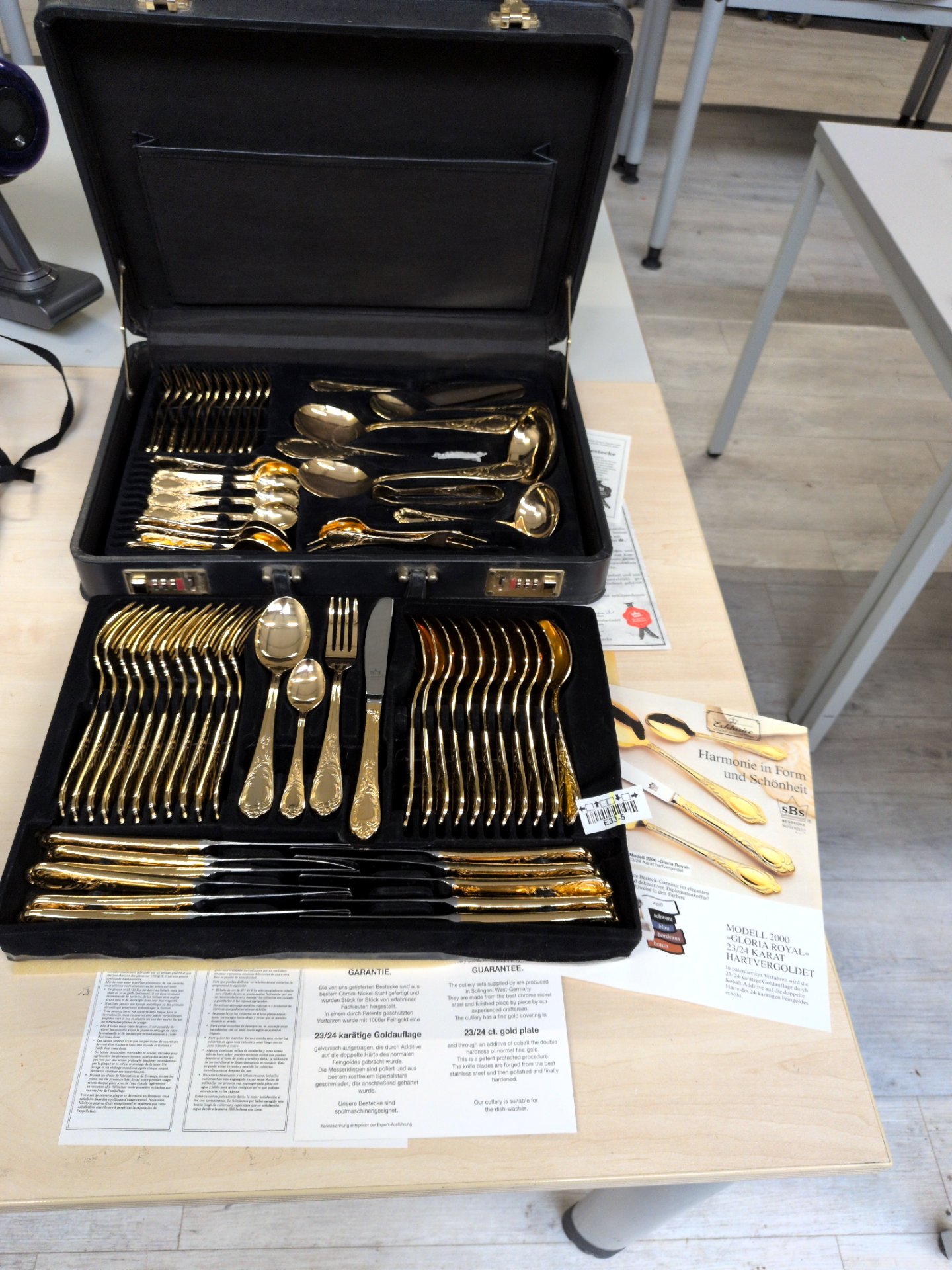 Los 269 – 1 Besteckkoffer, SBS, 24 Karat vergoldet