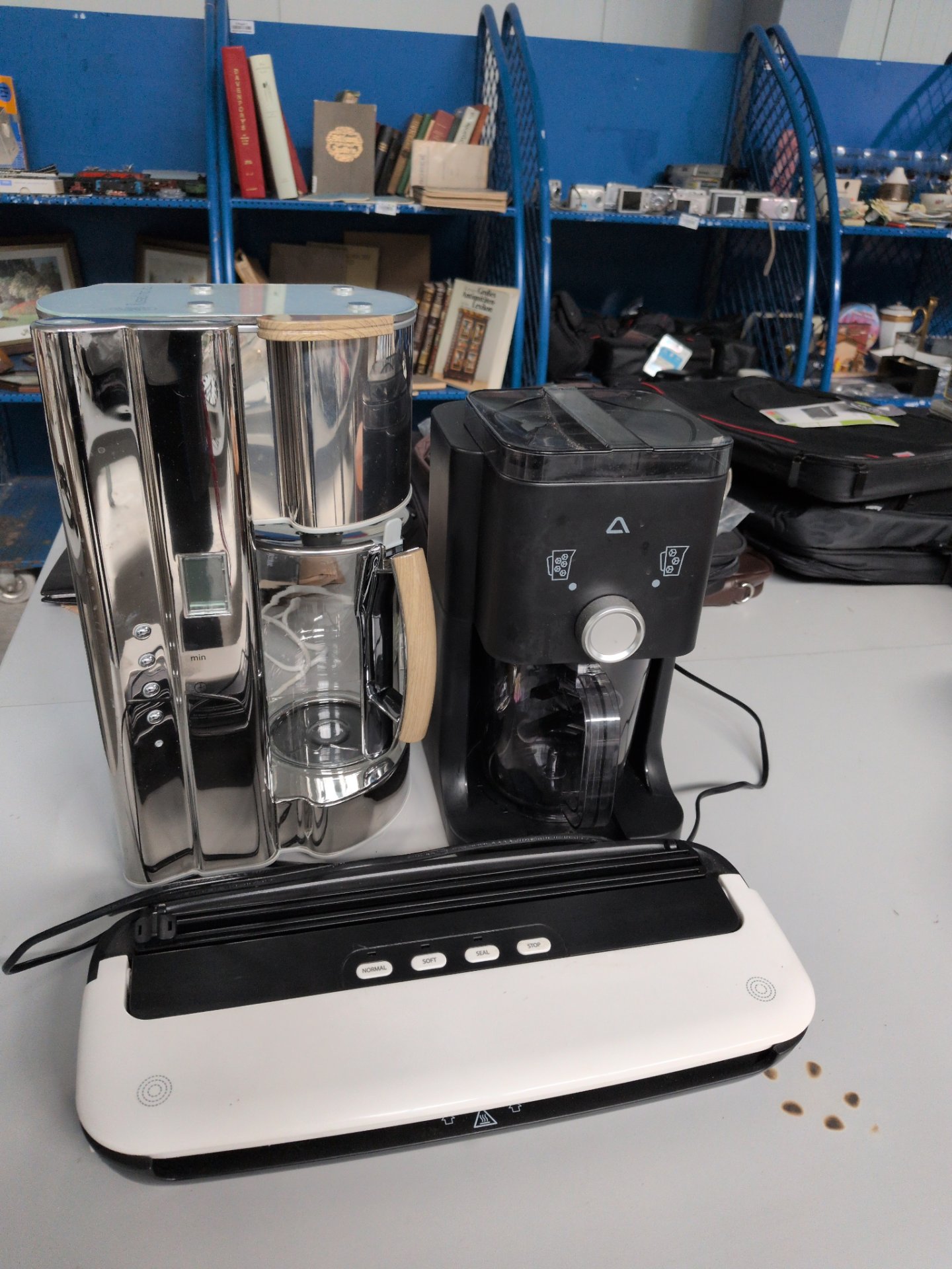 Los 341 – 1 Kaffeemaschine, Slush Eis Maschine, Vakumierer
