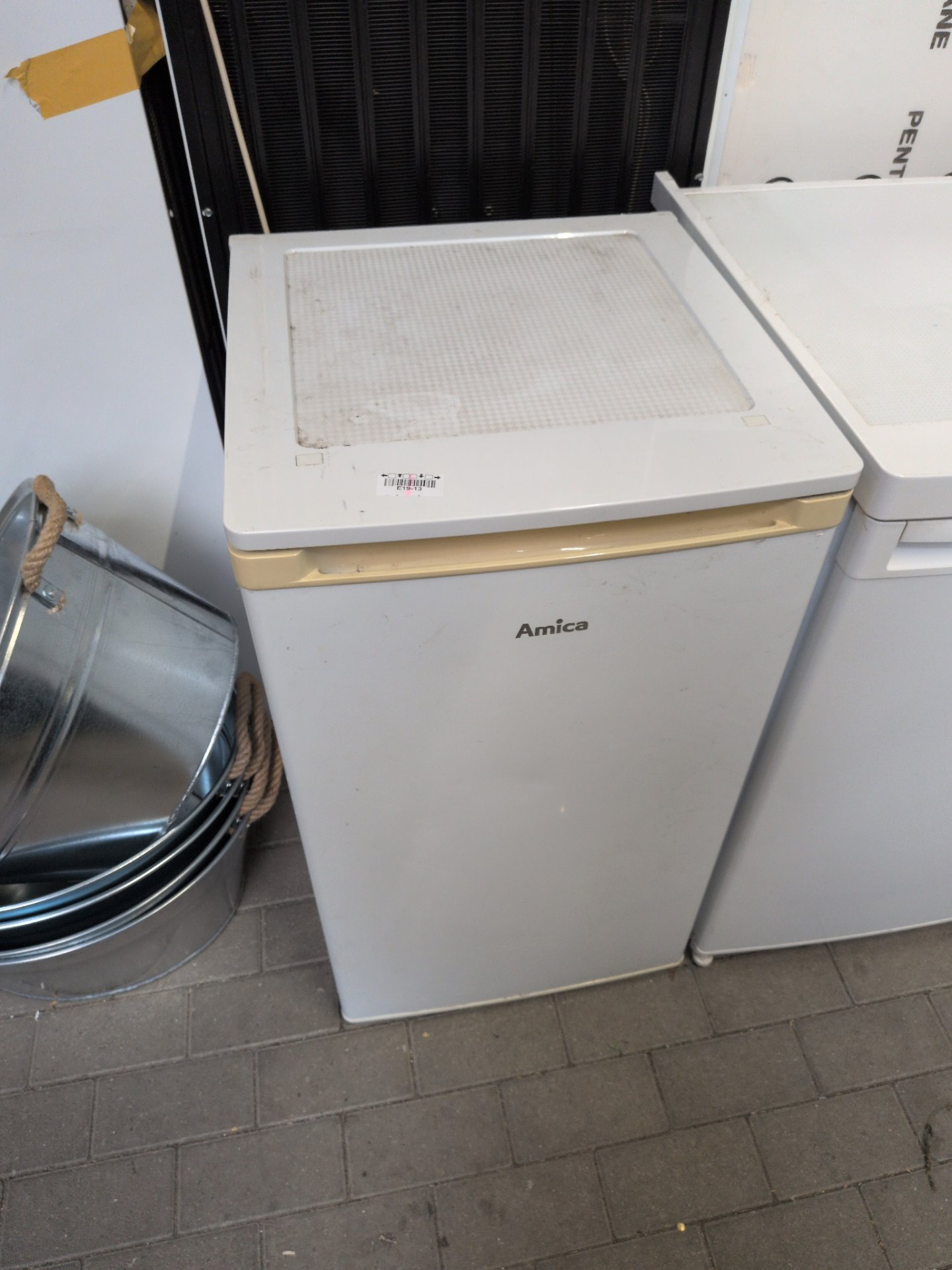 Los 1081 – 1 Kühlschrank, Amica
