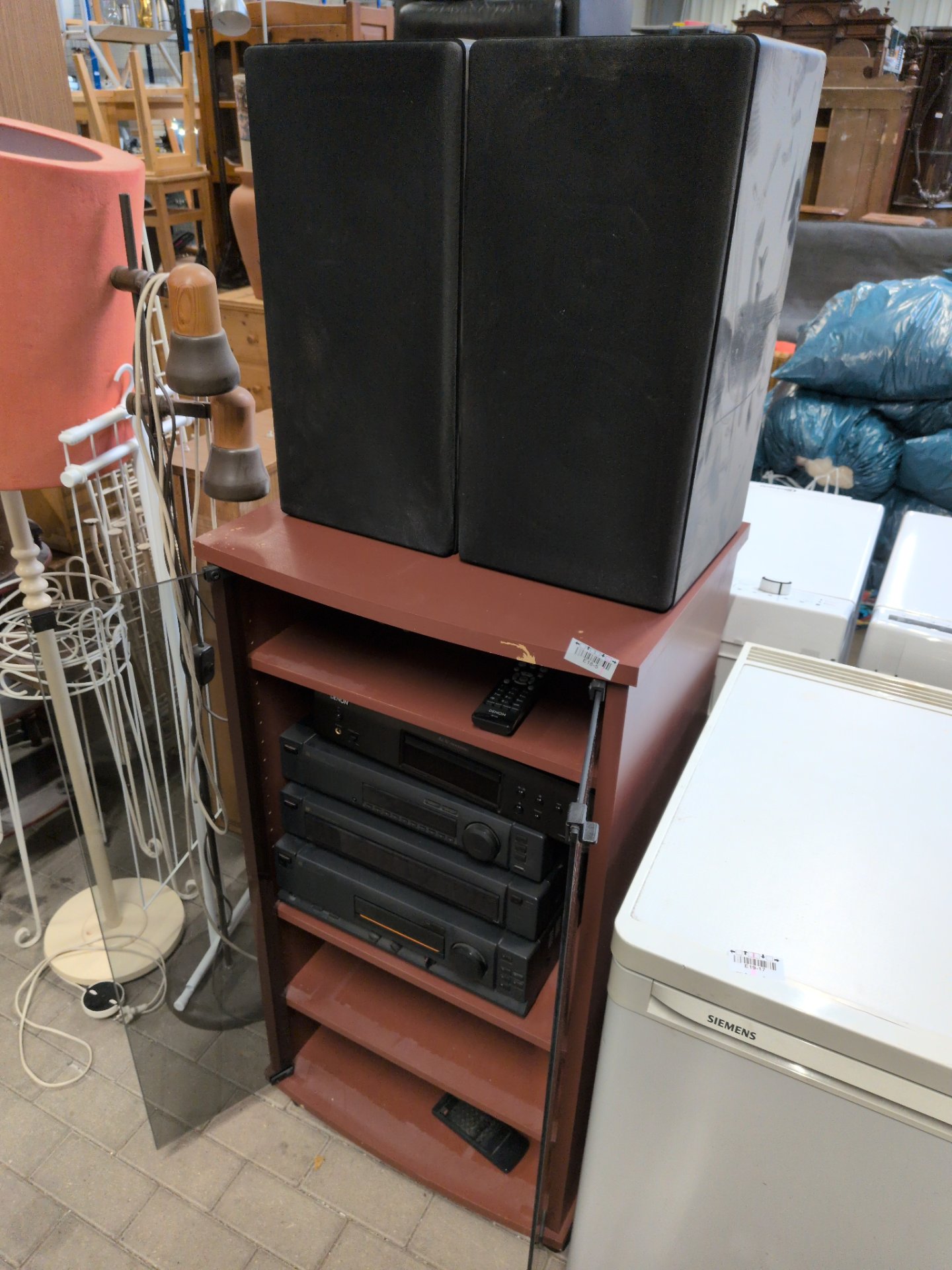 Los 1087 – 1 Musikschrank mit Anlage