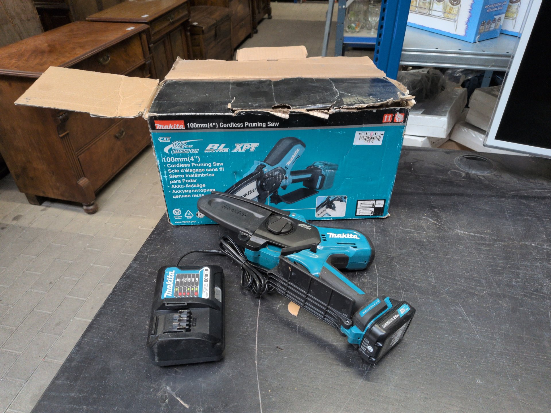 Los 1023 – 1 Makita Säge, UC 100D