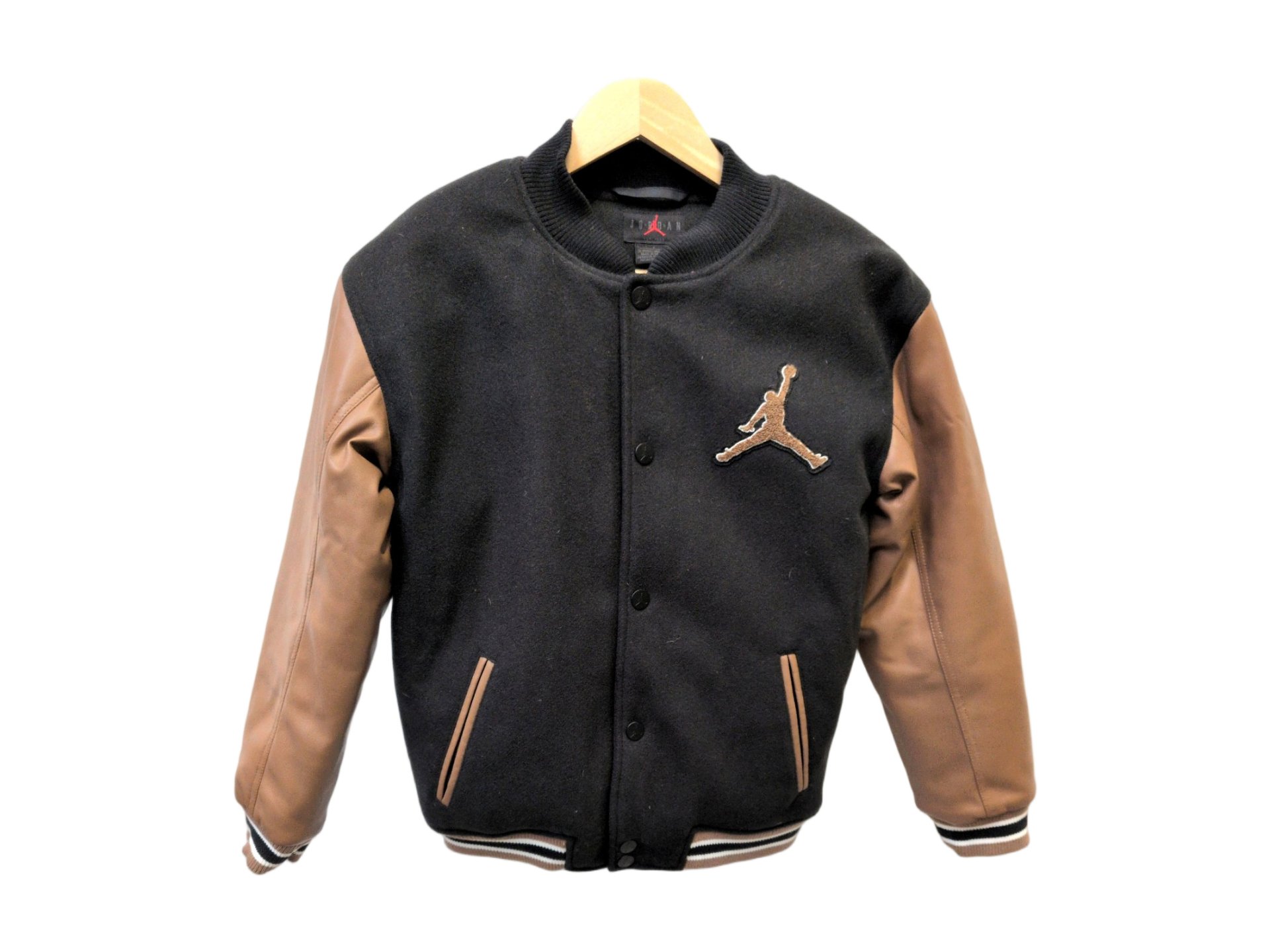 Los 32 – JORDAN. Jacke. Gr. 147-163