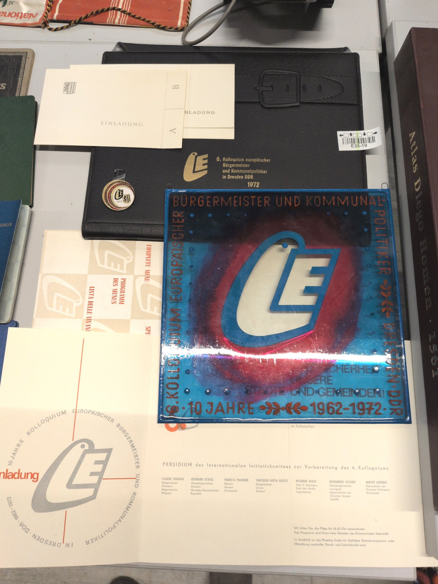 Los 141 – 1 DDR Mappe, Glas Wandplakette, Dresden 1972