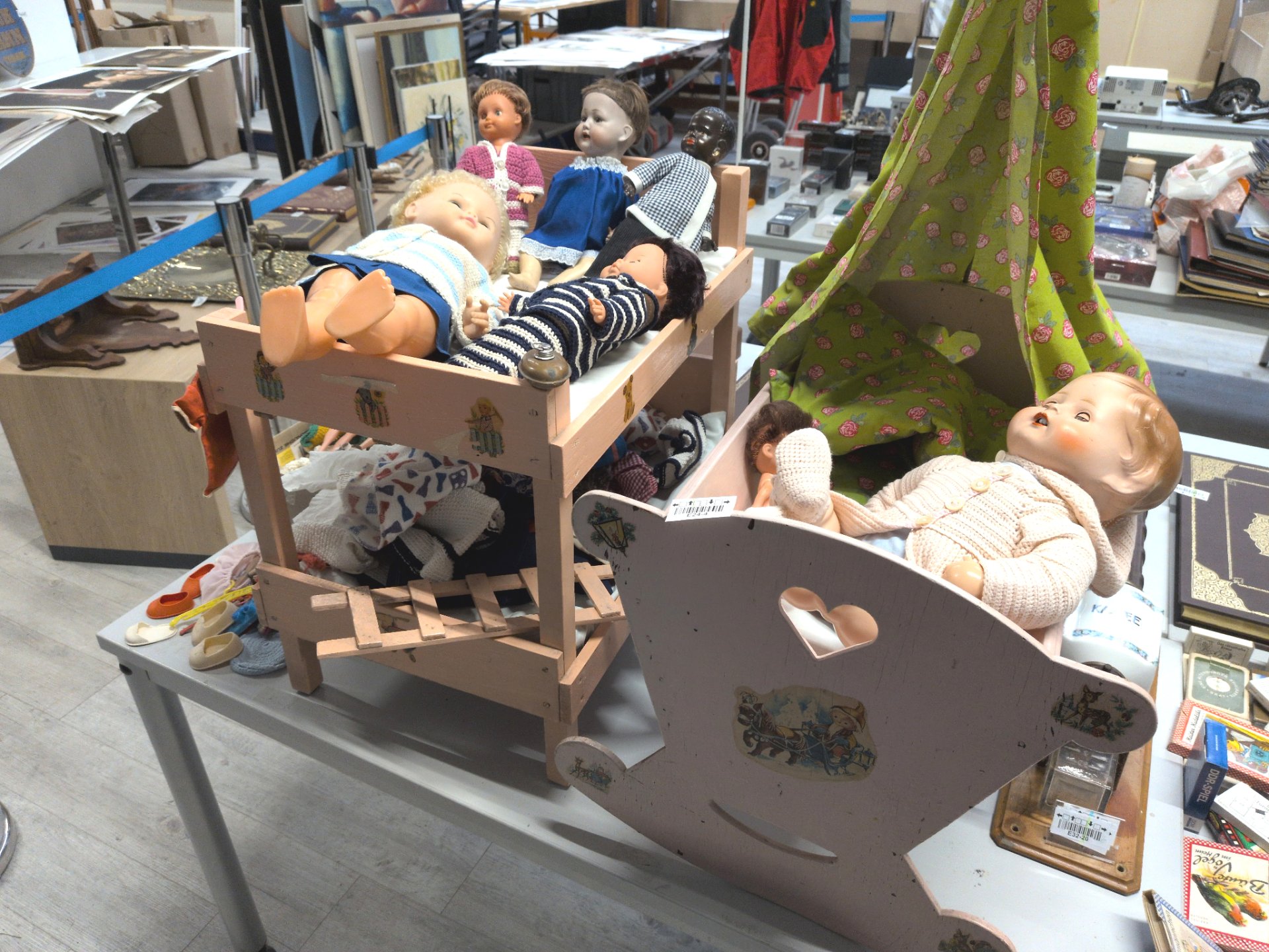 Los 150 – 2 Puppenbetten + Zubehör