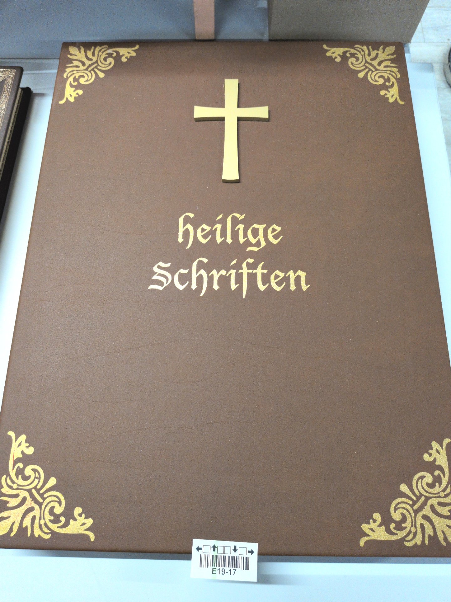 Los 151 – 1 Buch, heilige Schriften m.Chrmaluxplatten