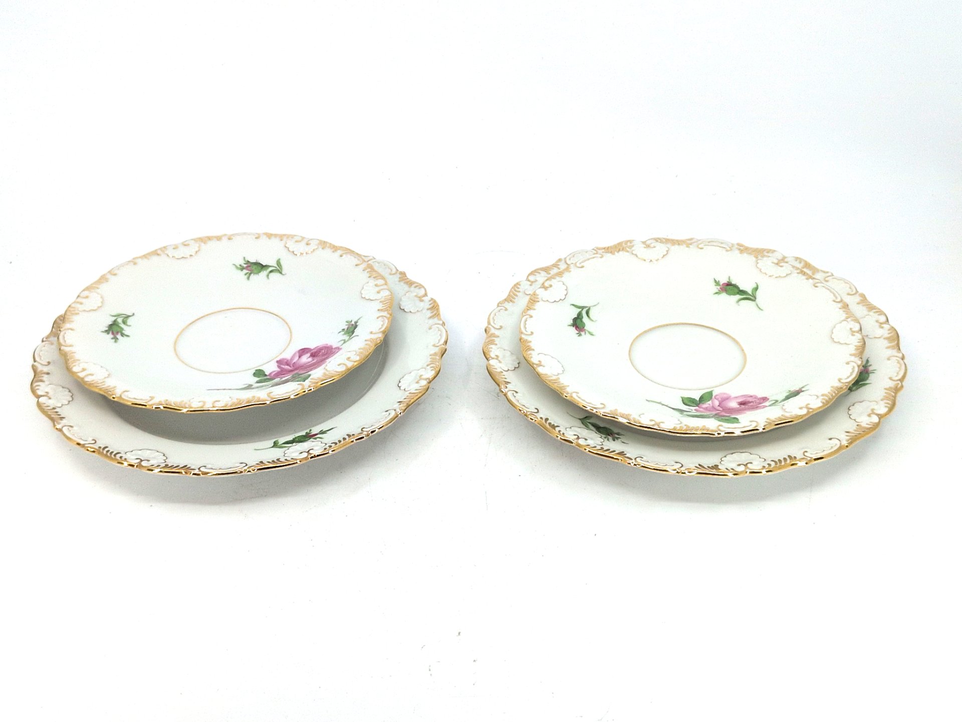 Los 84 – 2 Teller, 2 Untertassen, Meissen, Rote Rose