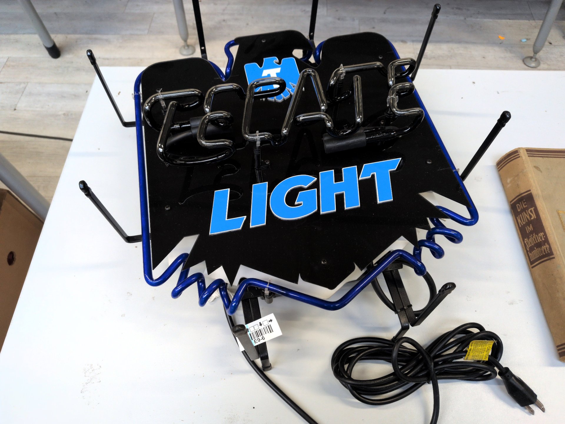 Los 129 – 1 Neon‑Werbung