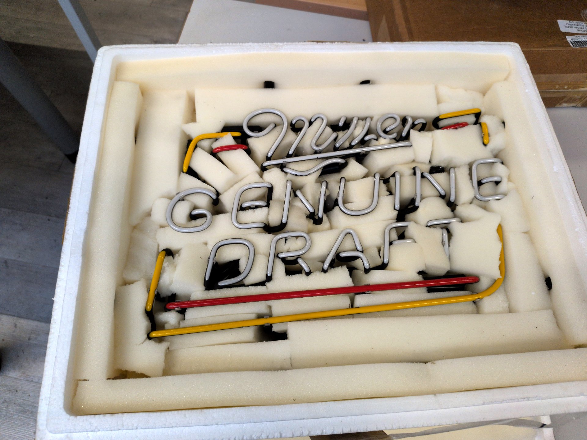 Los 139 – 1 Neon‑Werbung Miller Genuine Draft