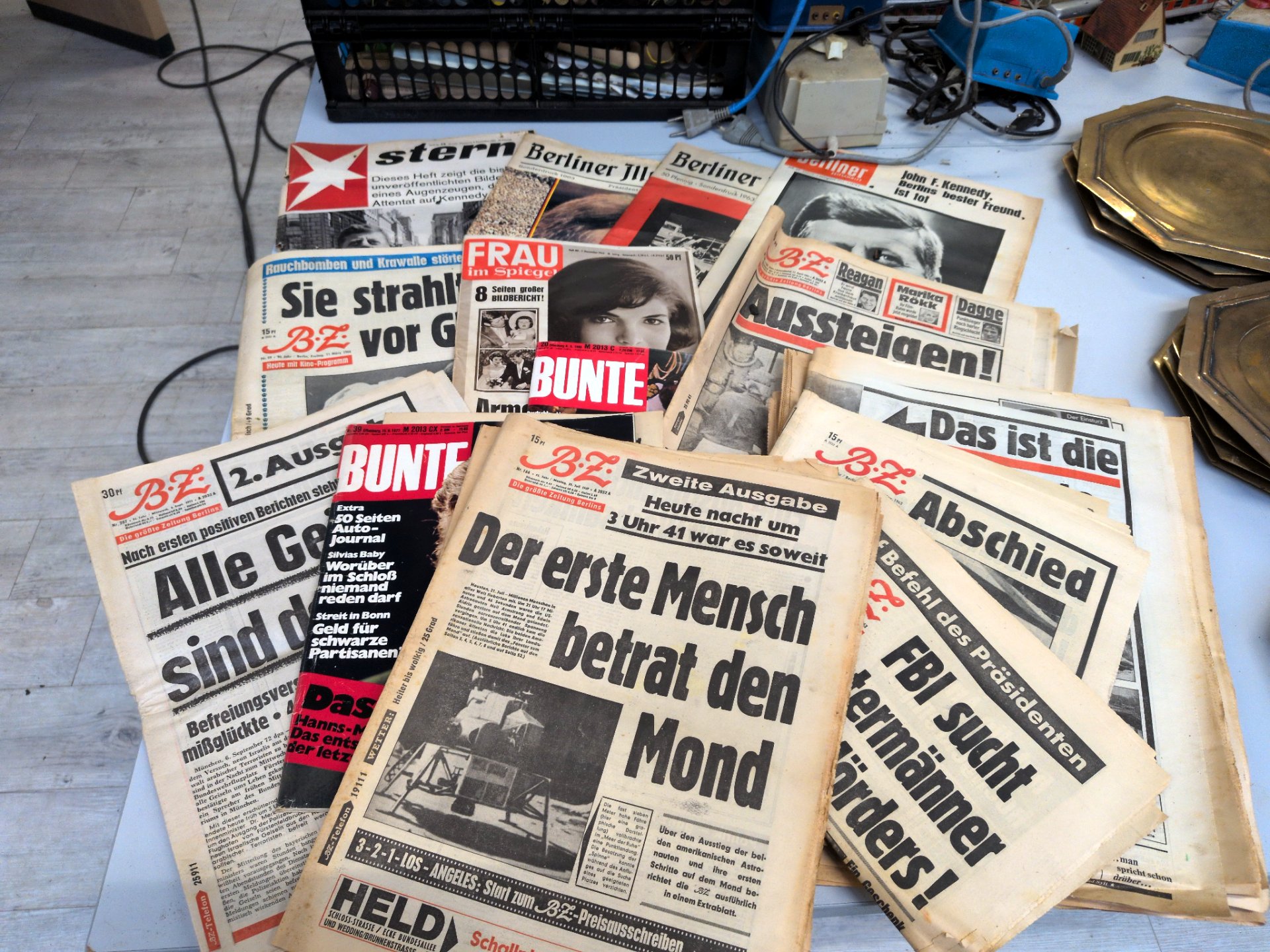 Los 134 – 1 Posten alte Zeitungen