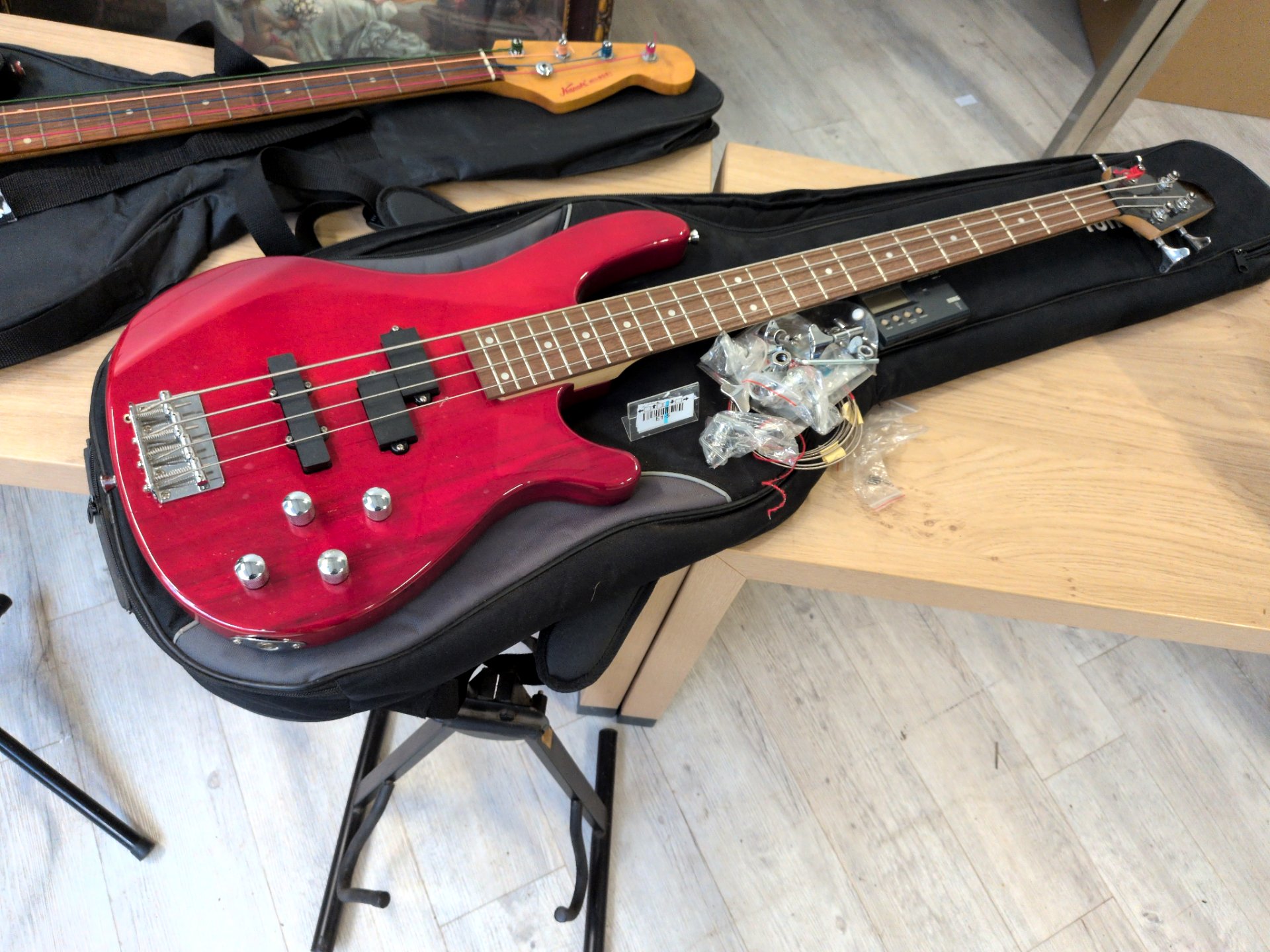 Los 184 – 1 E-Bass, Vision by MSA mit Ständer