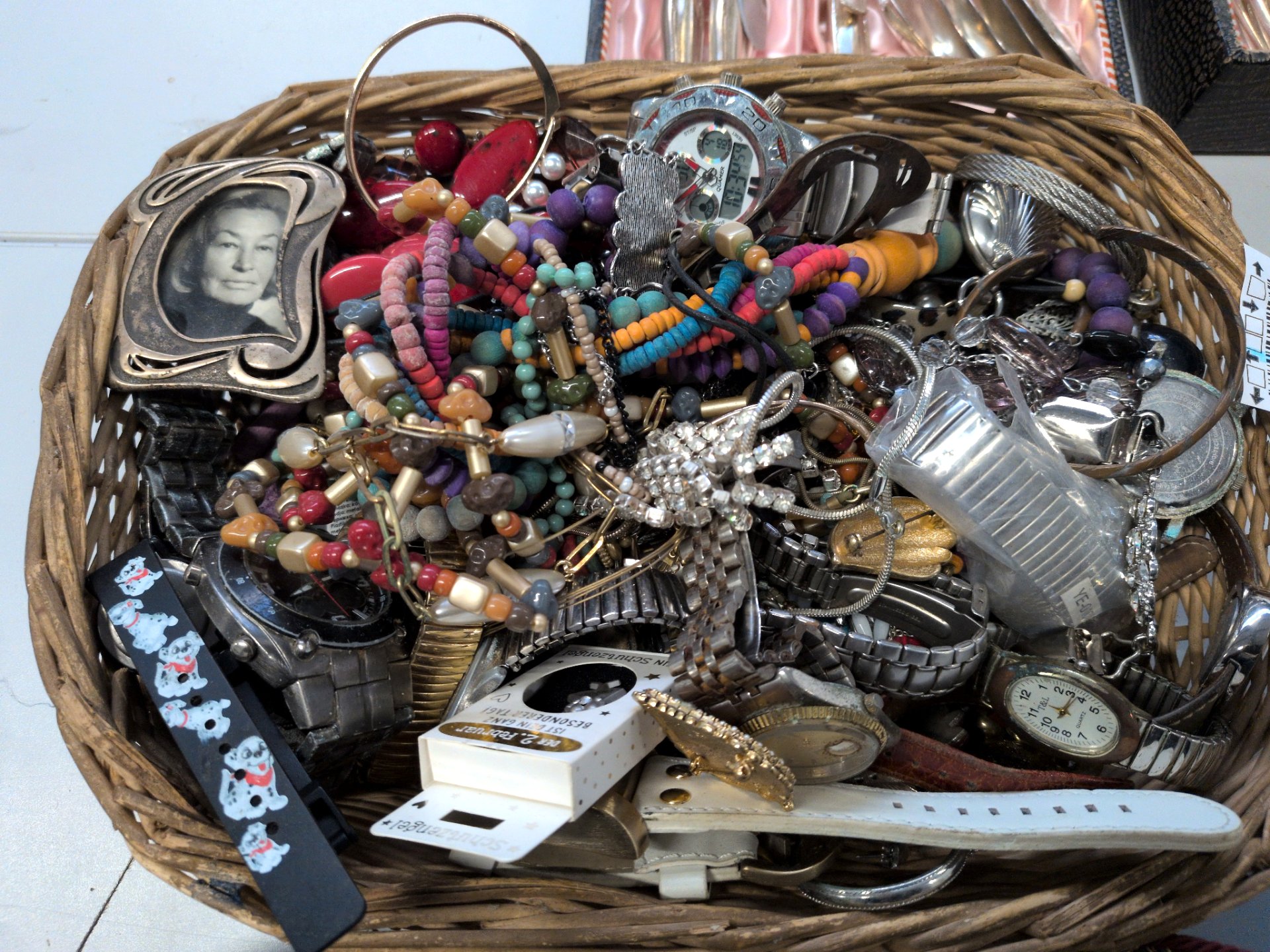 Los 174 – 1 Posten Modeschmuck und Uhren