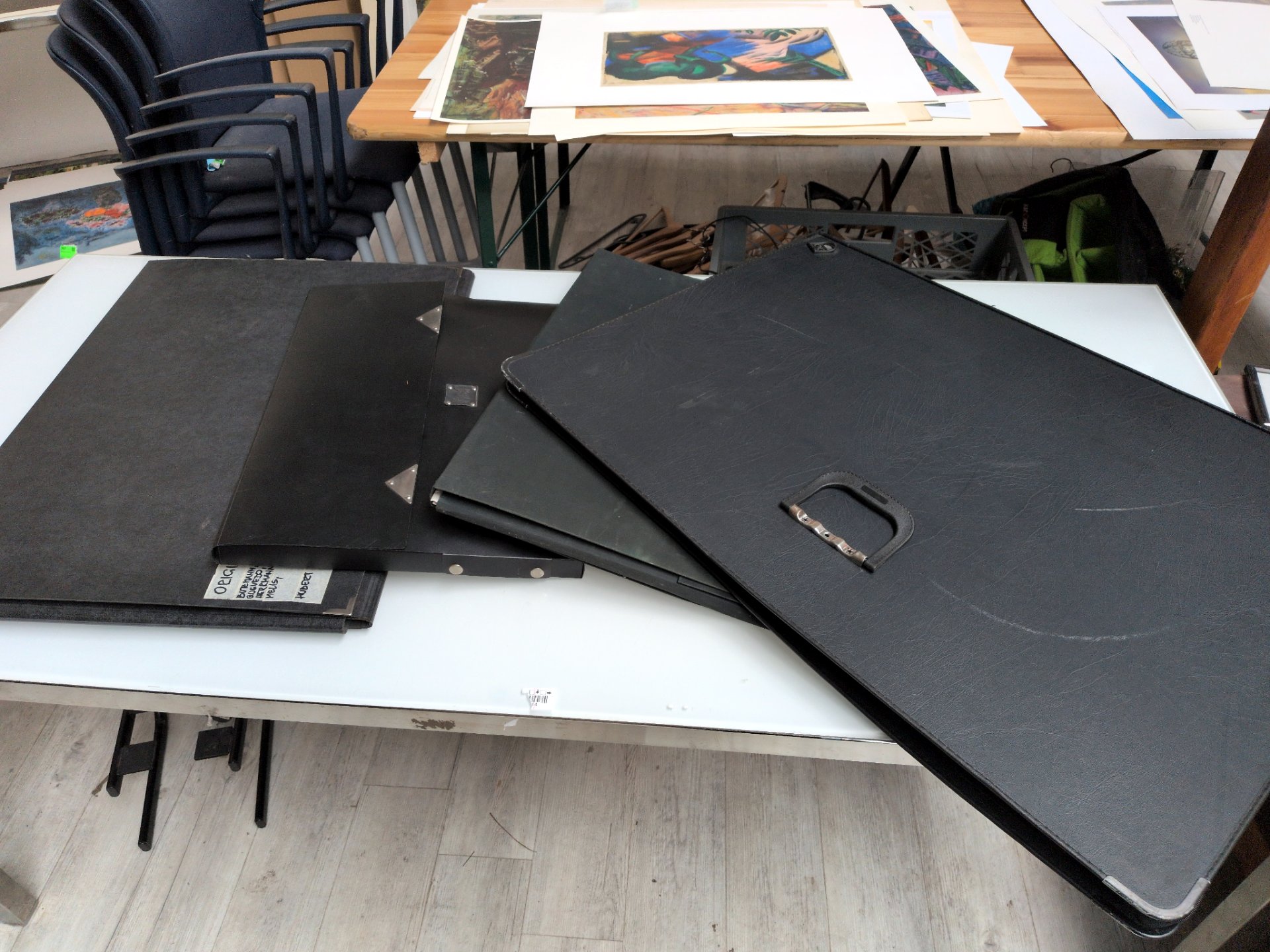 Los 124 – 4 Kunstmappen, gefüllt