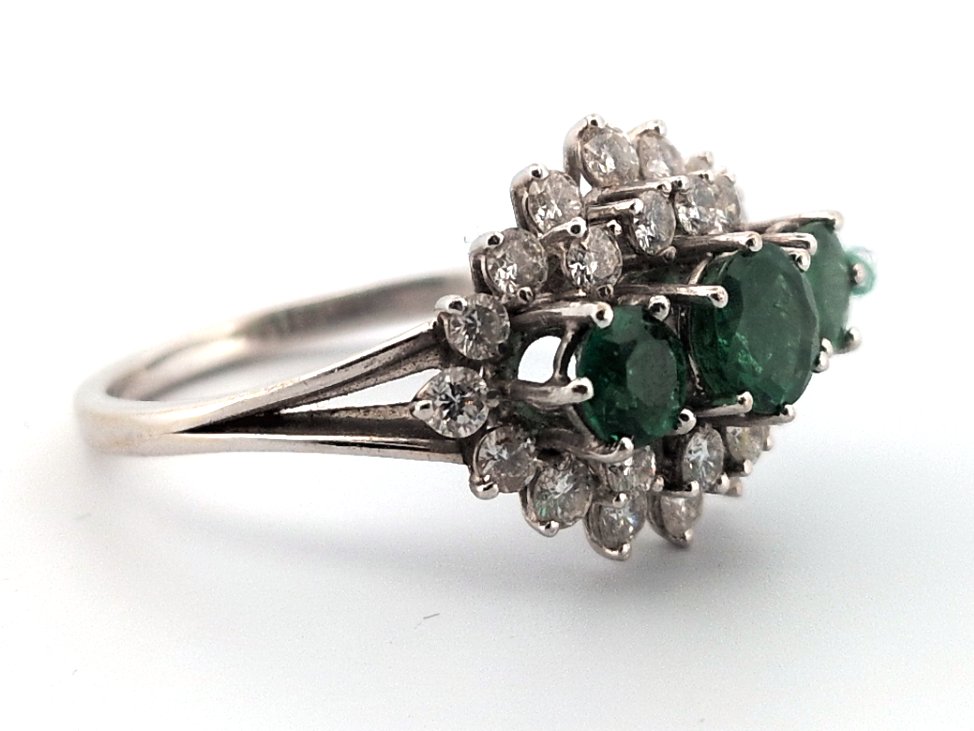 1 ring, white gold 750, 24 brilliants, 3 emeralds total approx. 0.86 ct
