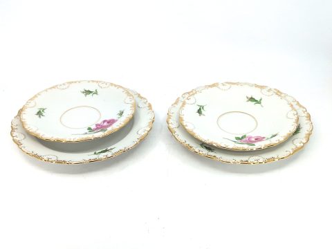 2 Teller, 2 Untertassen, Meissen, Rote Rose