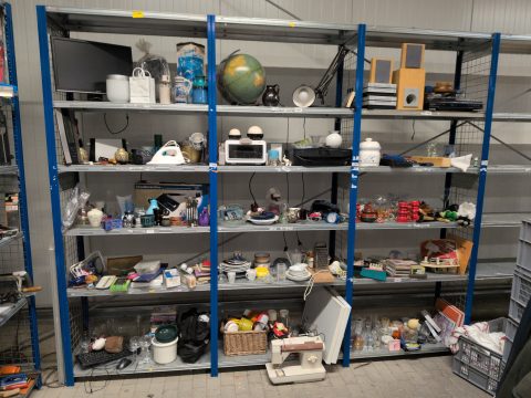1 Posten Hausrat, Geschirr, 15 Fächer
