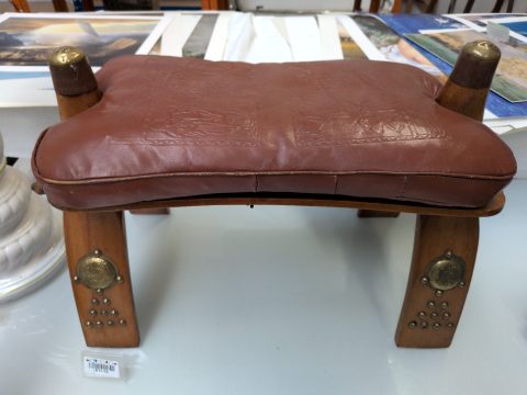 1 Kameljocker, Holz/Leder