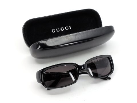 1 Sonnenbrille, Gucci
