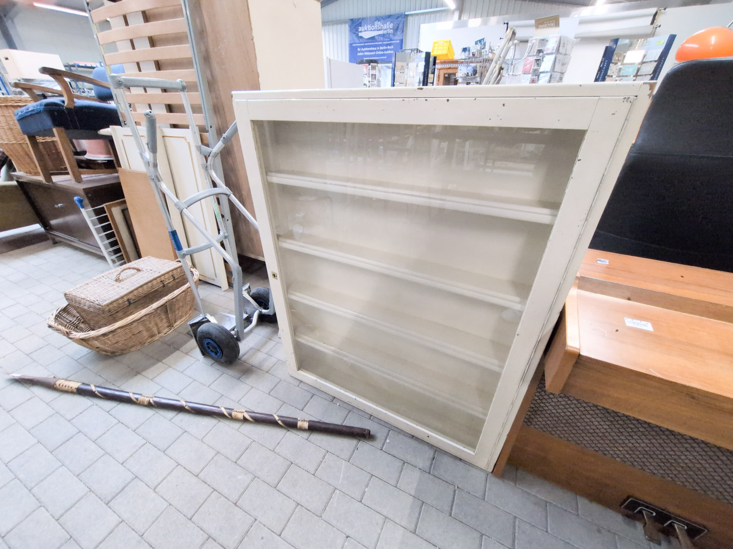 Los 1105: 1 alter Apothekerschrank